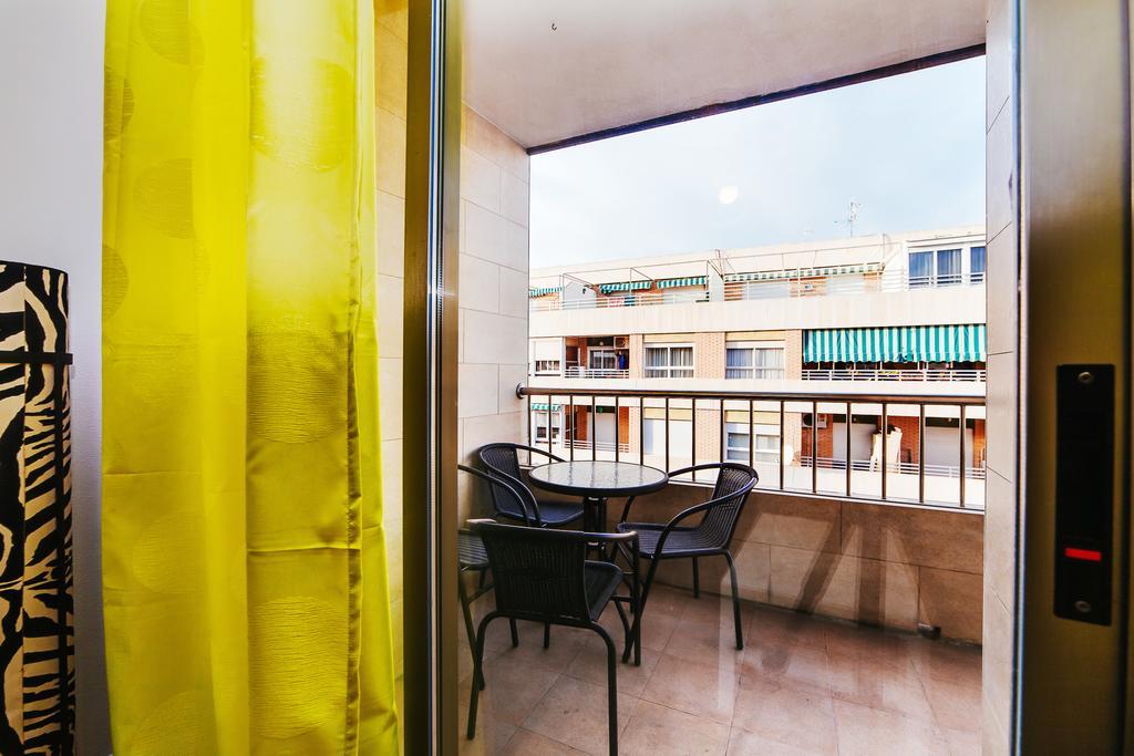 Apartamentos Madrid 또레비에하 외부 사진