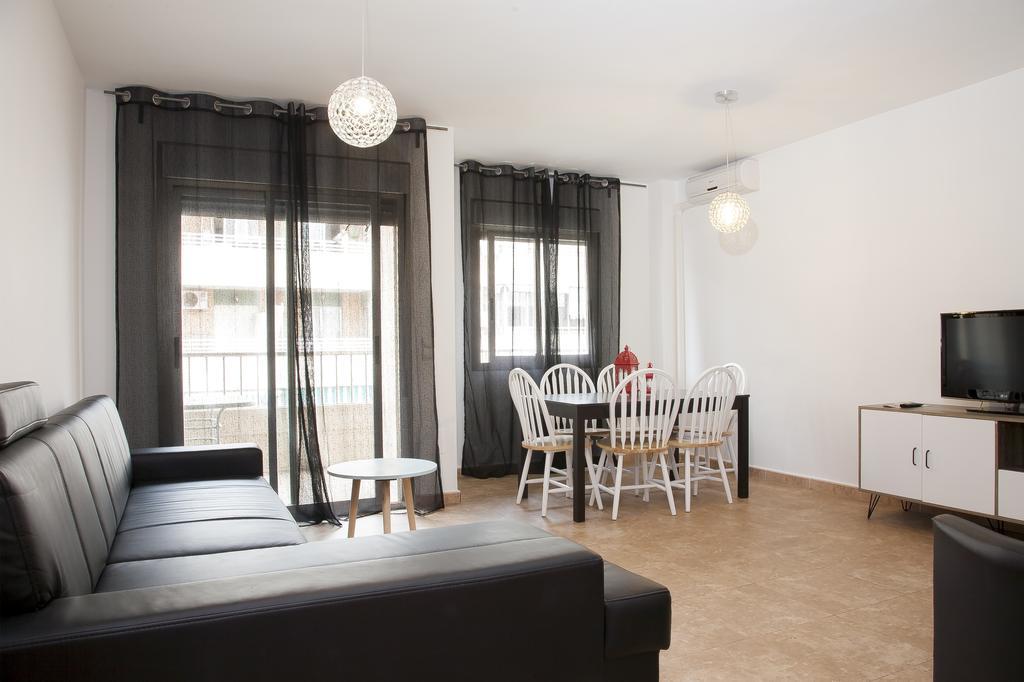 Apartamentos Madrid 또레비에하 외부 사진